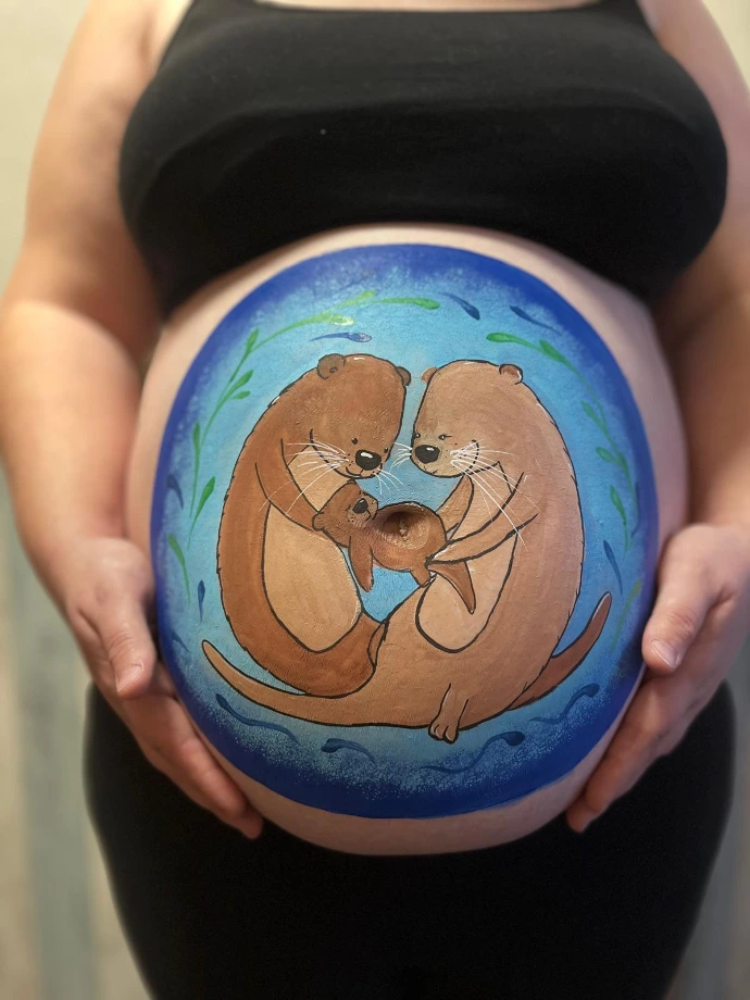 Babybauch Bemalung Otter